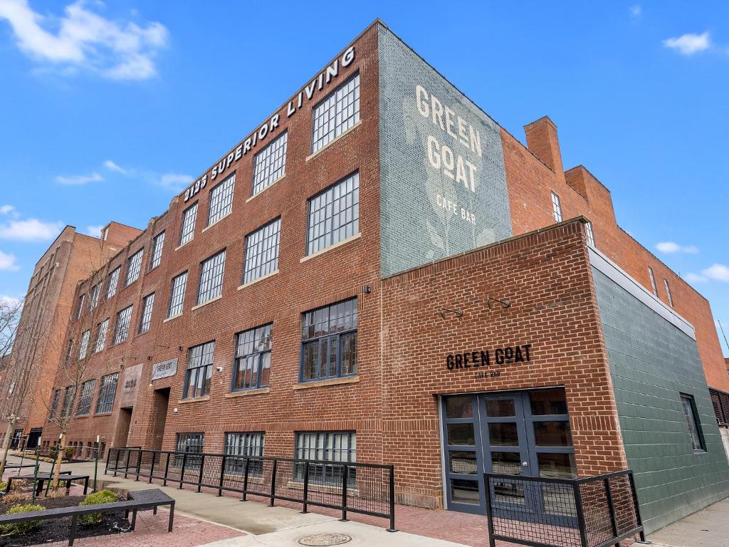 Industrial Loft Apartments in the Beautiful Superior Building Minutes from FirstEnergy Stadium 319 photo