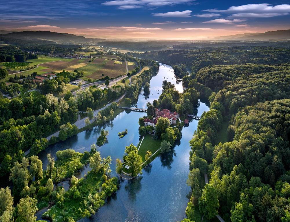 Hotel Grad Otocec - Relais Chateaux — Hotel in Otocec