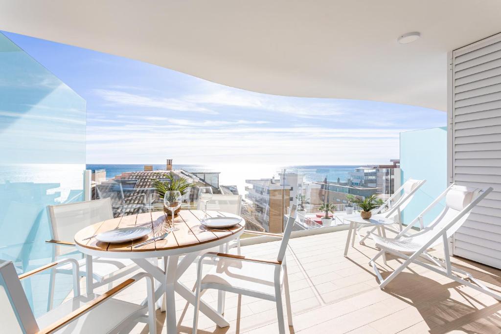 Ensuite Sea & Pool Views with Private Parking - 3