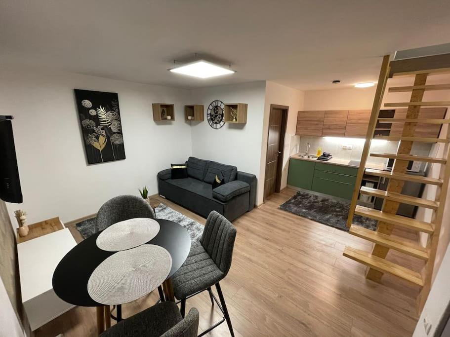 Apartman 4YOU: Karlo i Klara, Osijek