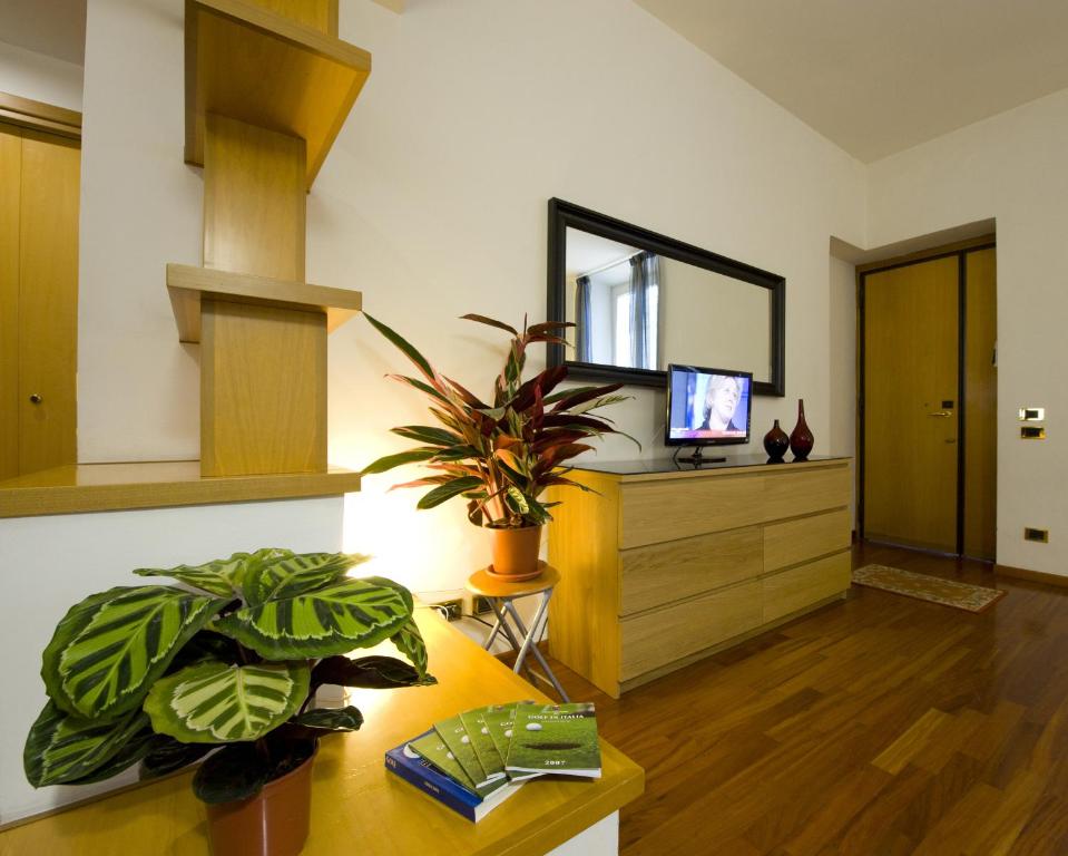 Corner House - 5