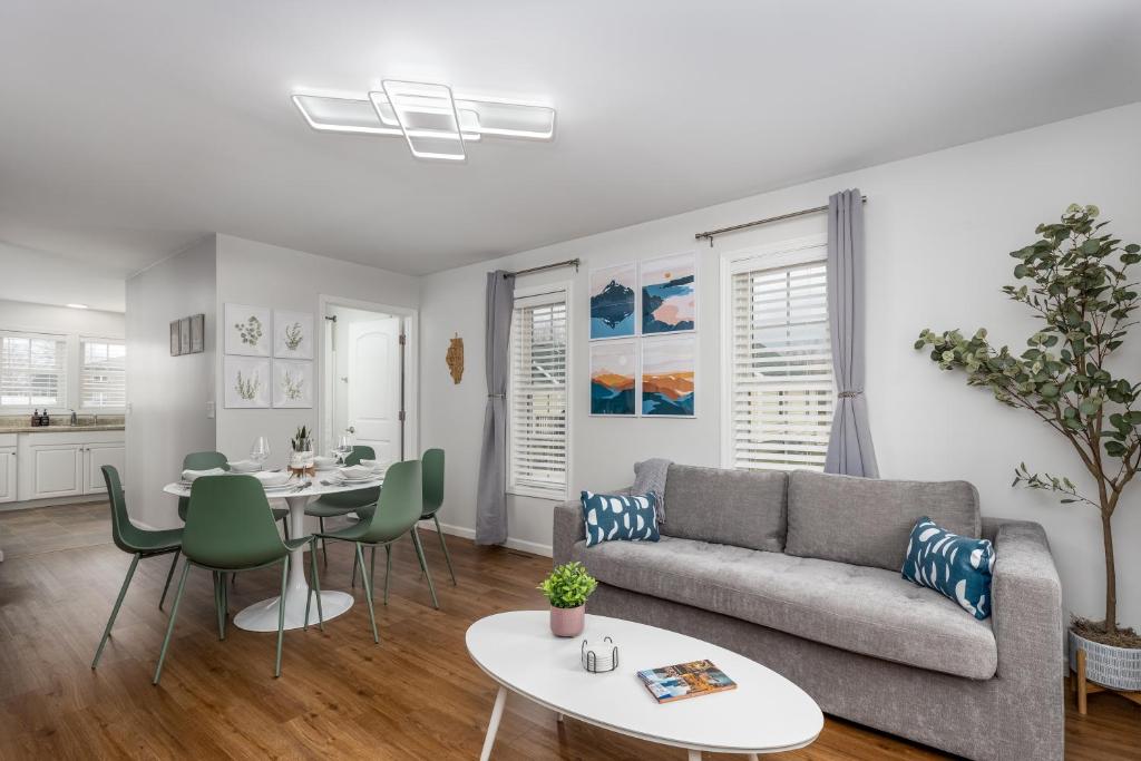 Starved Rock & Ottawa Retreat Amazing Getaway Home, Ottawa