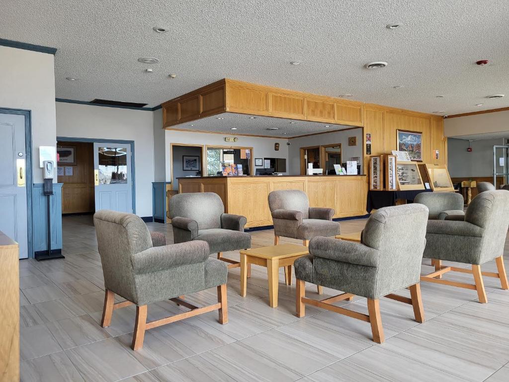 クオリティ イン アンド スイーツ キャノン シティ (Quality Inn & Suites Canon City) フロント・ロビー