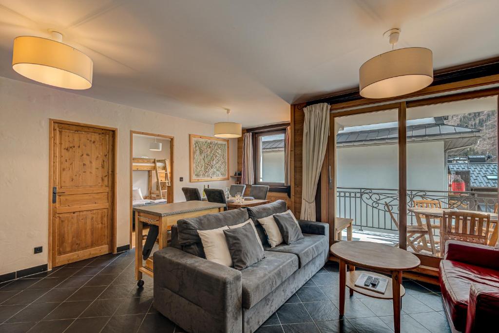 Apartment Le Paradis 2, Alpes Agency, Central Chamonix, Sleeps 4-5 - 3