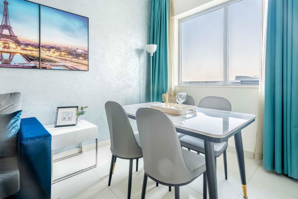 GuestReady - Downtown Burj Khalifa views photo