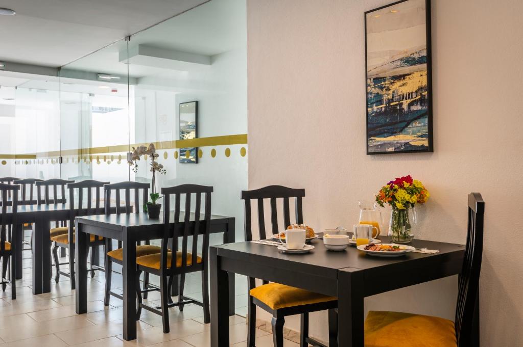 Emeralds Albufeira by DK Stays — Restaurant & bars in Albufeira, Faro