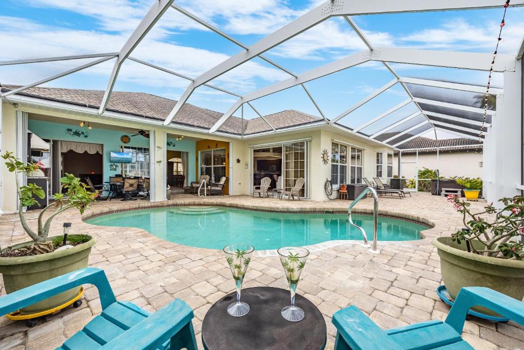 Solar Heated Pool, Hot Tub, Kayaks, Canal Views - Villa Tranquil Haven- Roelens Vacations, Cape Coral