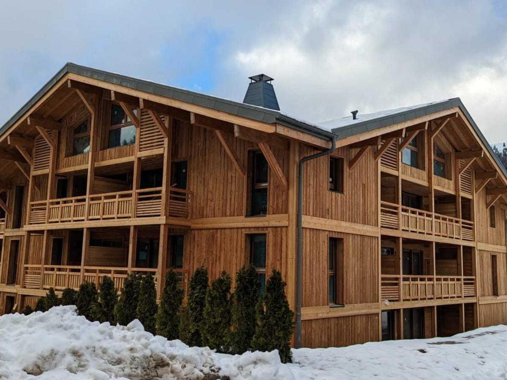Moderne appartement 4 pers avec balcon sud, parking et WiFi - à 200m des pistes et navette - FR-1-623-255 - 2