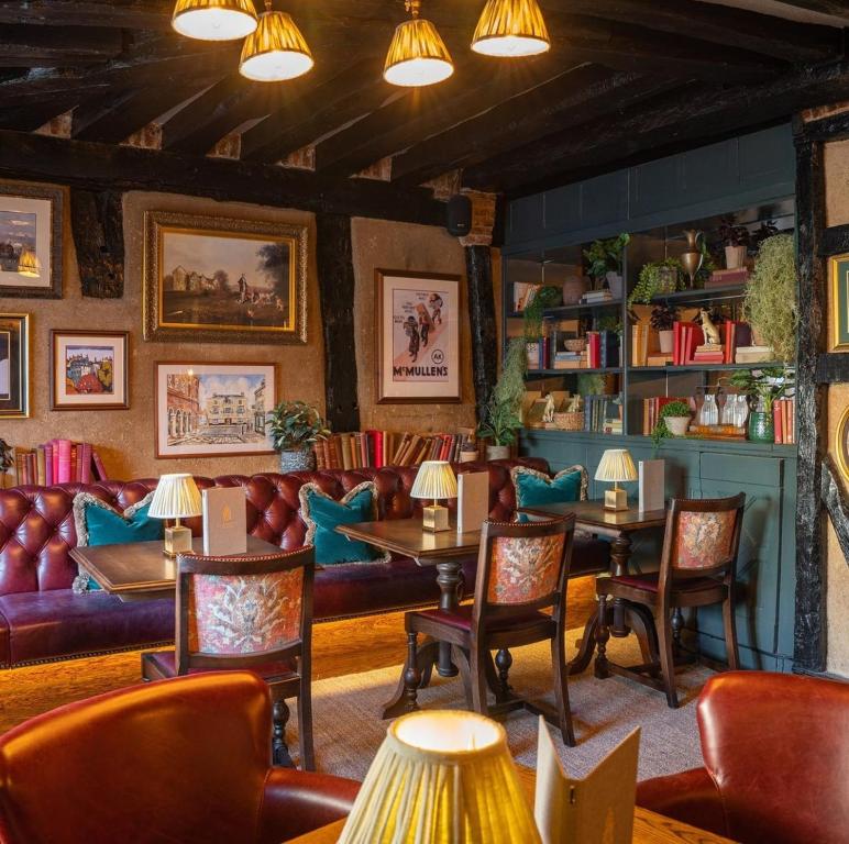 Salisbury Arms Hotel photo