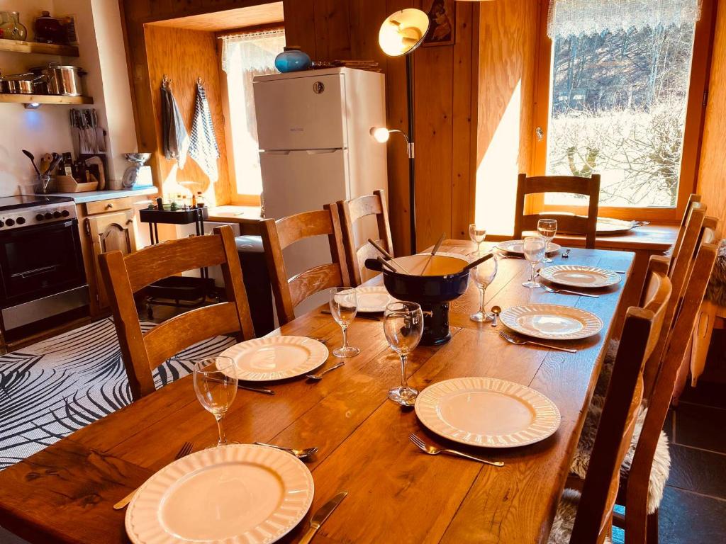 Chalet Savoyard À Samoëns Avec Cheminée Et WiFi - FR-1-624-80 - 2