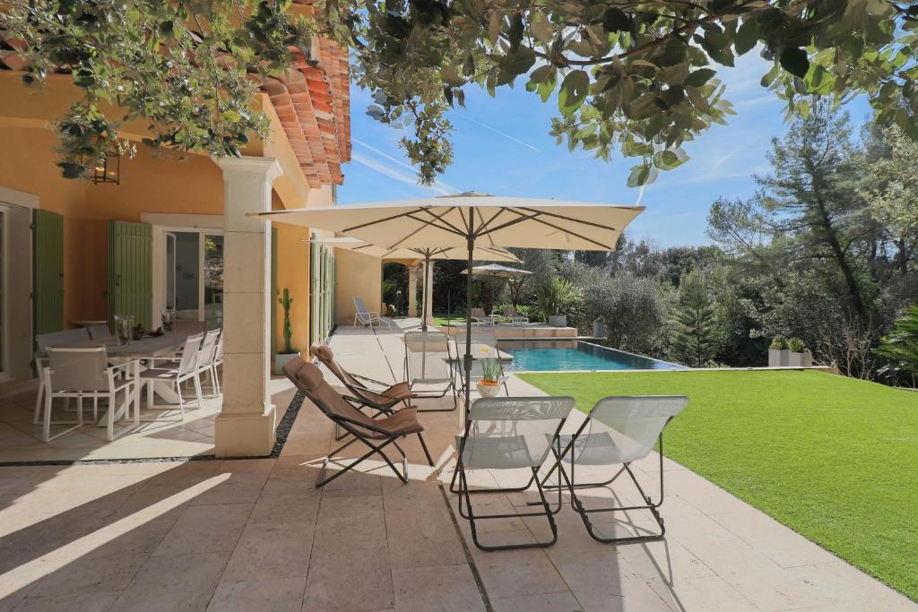 Peaceful Villa with Infinity Pool, 10' from the Center of Antibes - 1