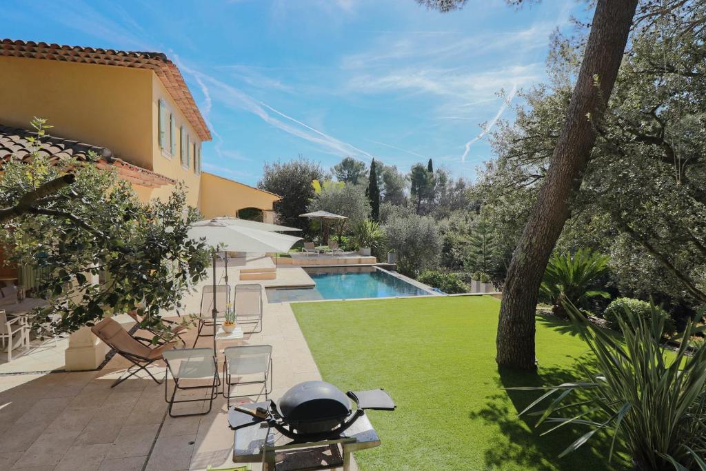 Peaceful Villa with Infinity Pool, 10' from the Center of Antibes - 2