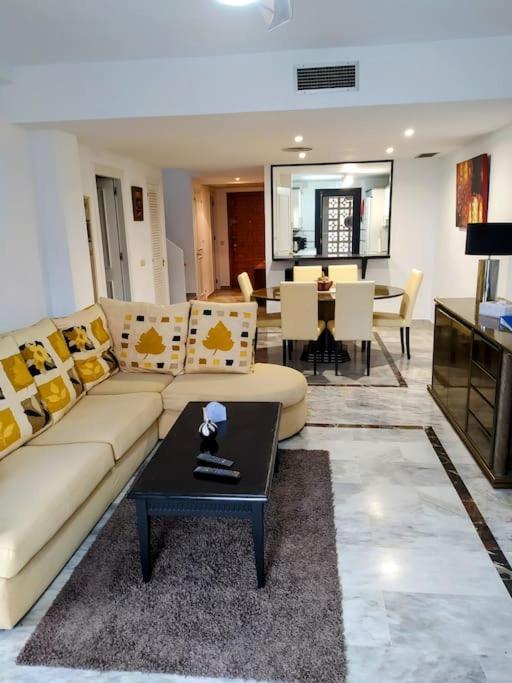 Monte Duquesa - 4 bedroom apt, 3 bathrooms close to Port and Beach, communal pool, Manilva