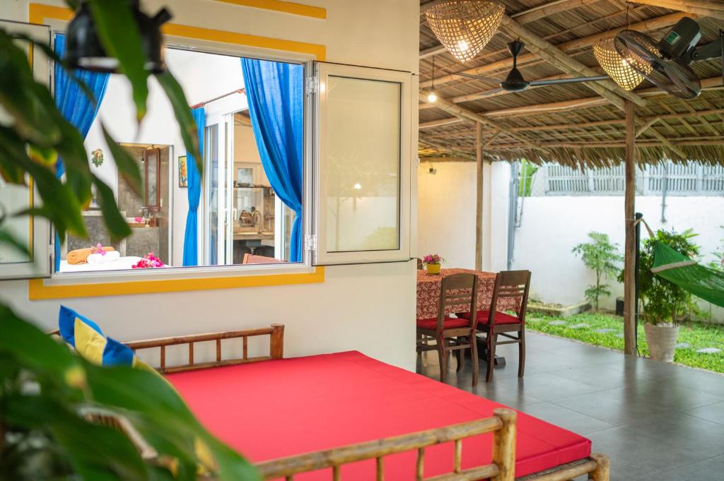 Be's Beach House An Bang