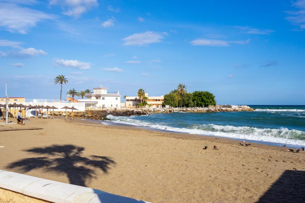 Central couples Apt by Costarentals - Ref 131, Fuengirola