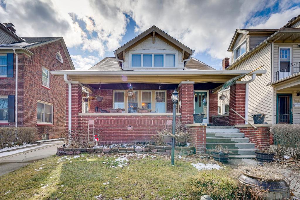 Renovated Victorian House about 7 Miles to Downtown!