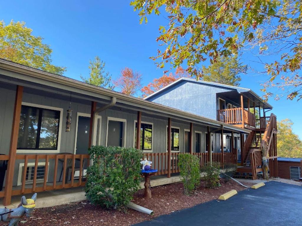 Shady Acre Inn and Suites — Hotel in Branson West (MO)