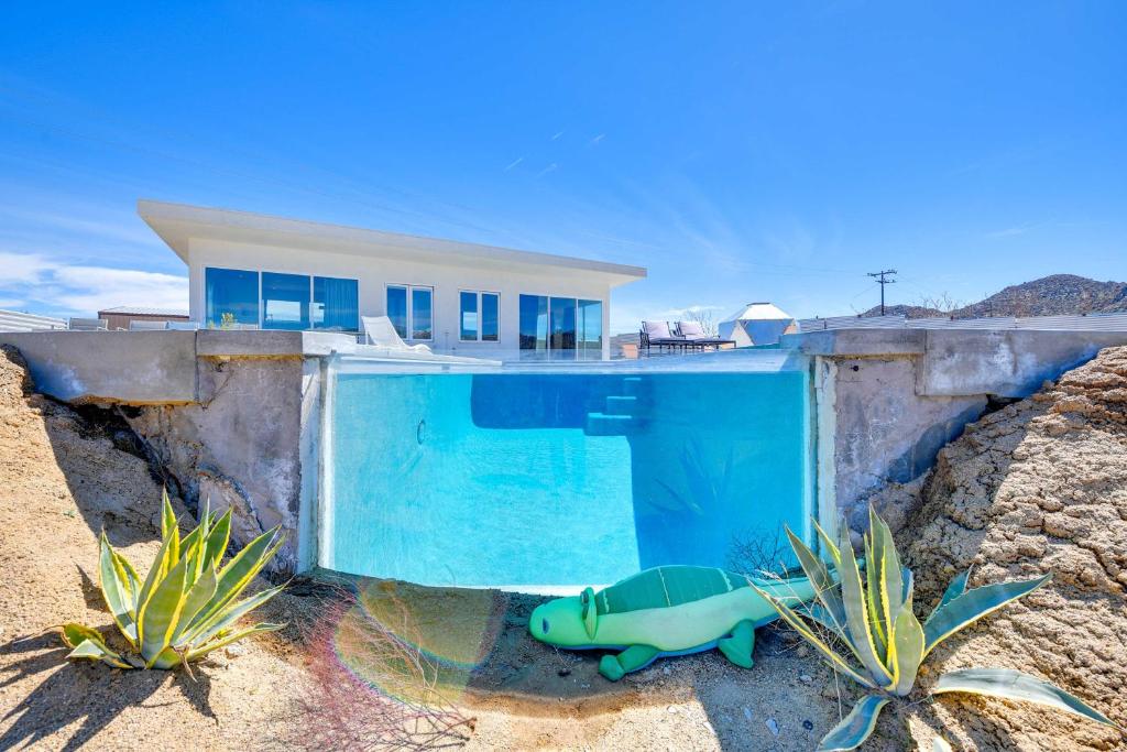 Dual Homes with Infinity Pool, Sauna, and Hot Tub!