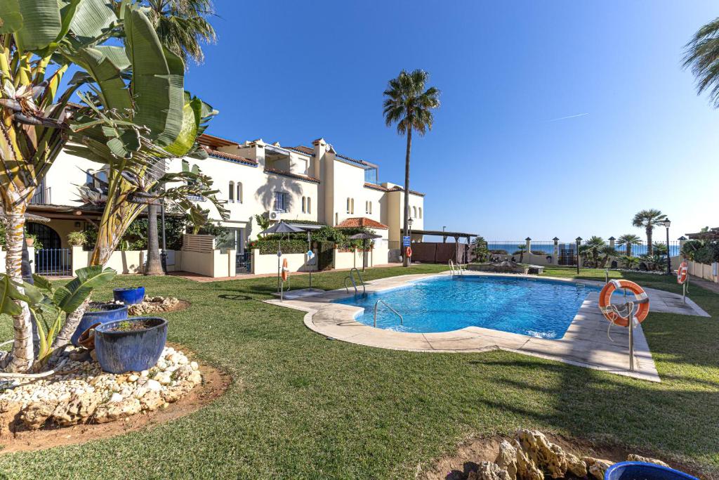 Luxury modern beachfront 3 bed gated community townhouse with pool, sun terrace, sea views close to all amenities - 3
