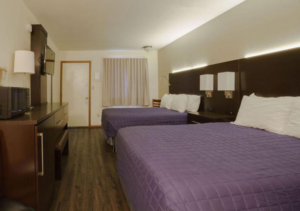 Shady Acre Inn and Suites photo