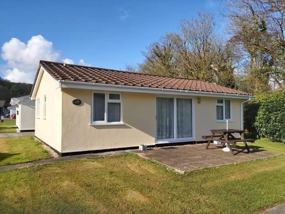 Light and Bright 3 Bedroom Bungalow, a dog-friendly let near Liskeard