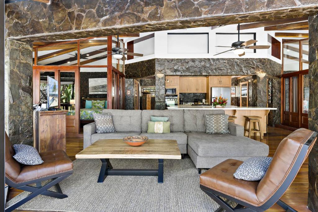Shared lounge/TV area