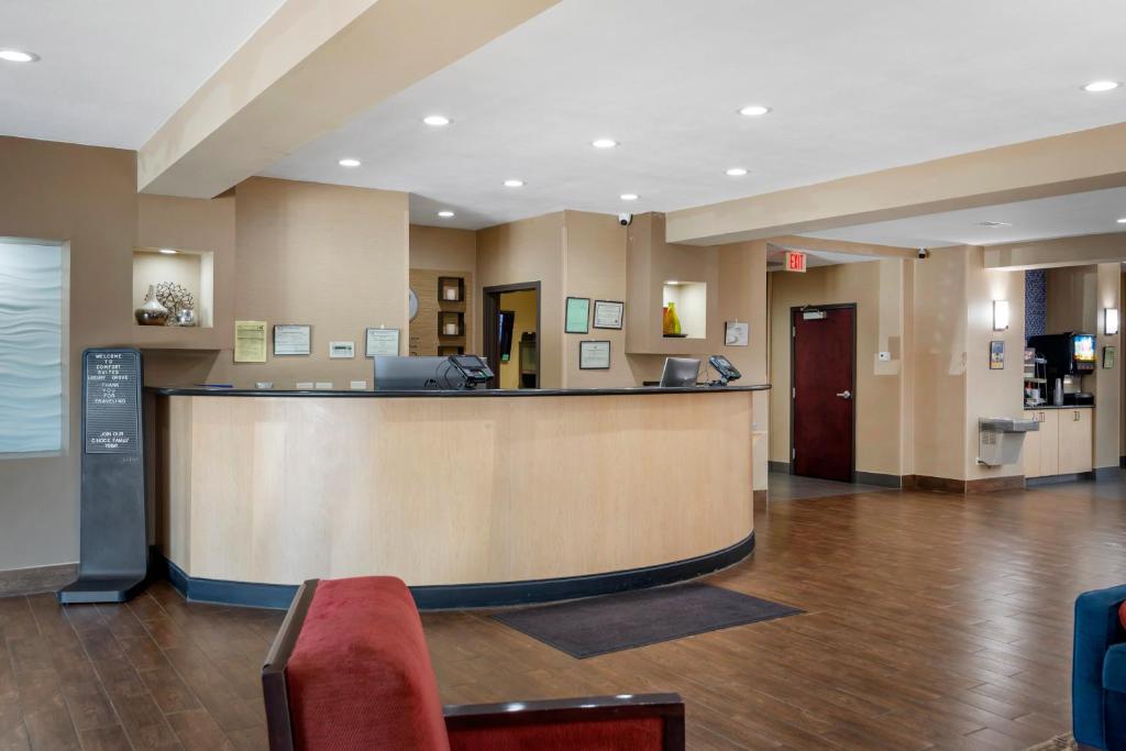 Comfort Suites photo