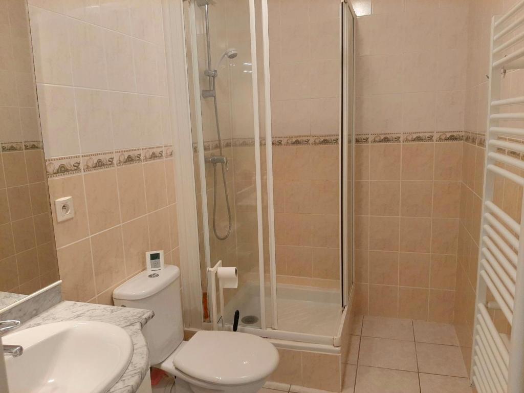 Appartement cosy avec balcon, proche centre et plages, parking inclus - FR-1-239-896 - 4