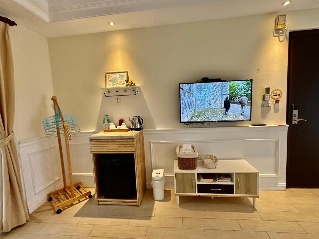 Shared lounge/TV area