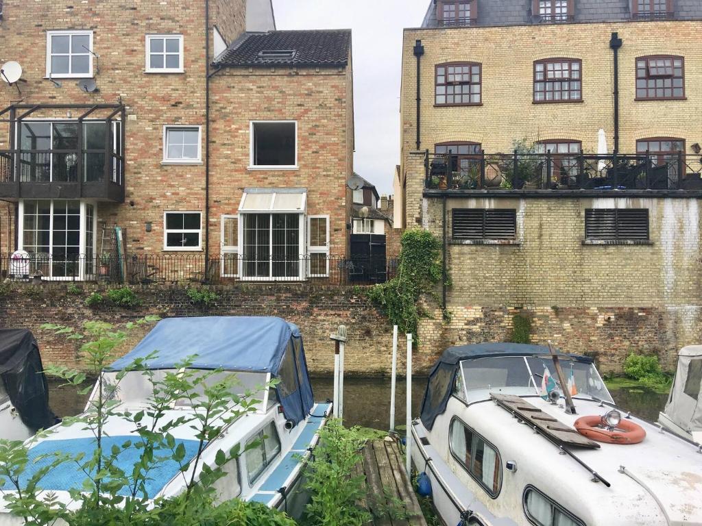 River Penthouse Apartment In The Heart, Saint Neots