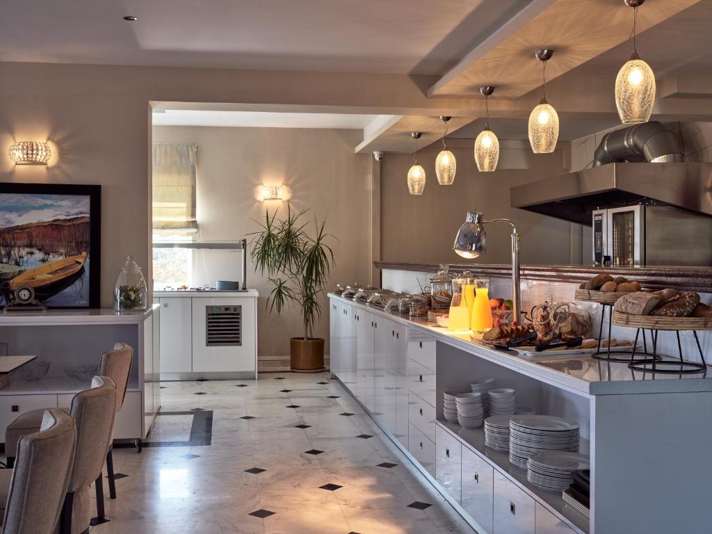 Windmill Hotel - Dining image