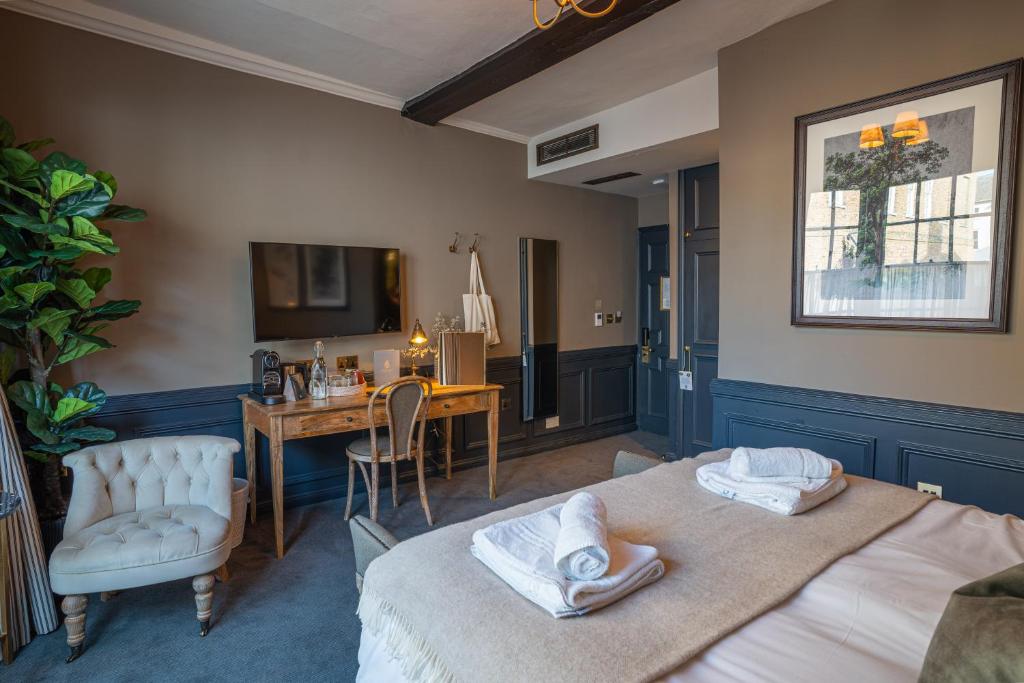 Salisbury Arms Hotel photo