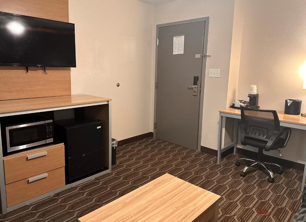 Baymont by Wyndham Noblesville photo