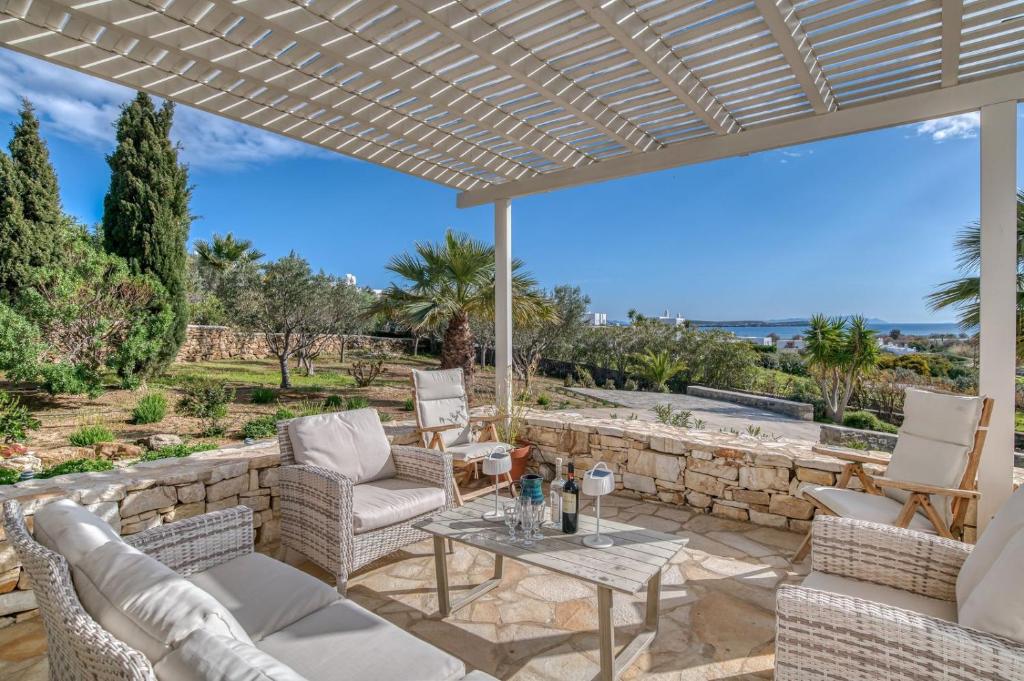 House Feinikas - Quiet area with Beach access, Drios