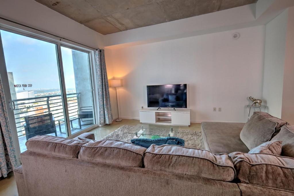 1Br Loft in downtown with bay view and workspace, Miami