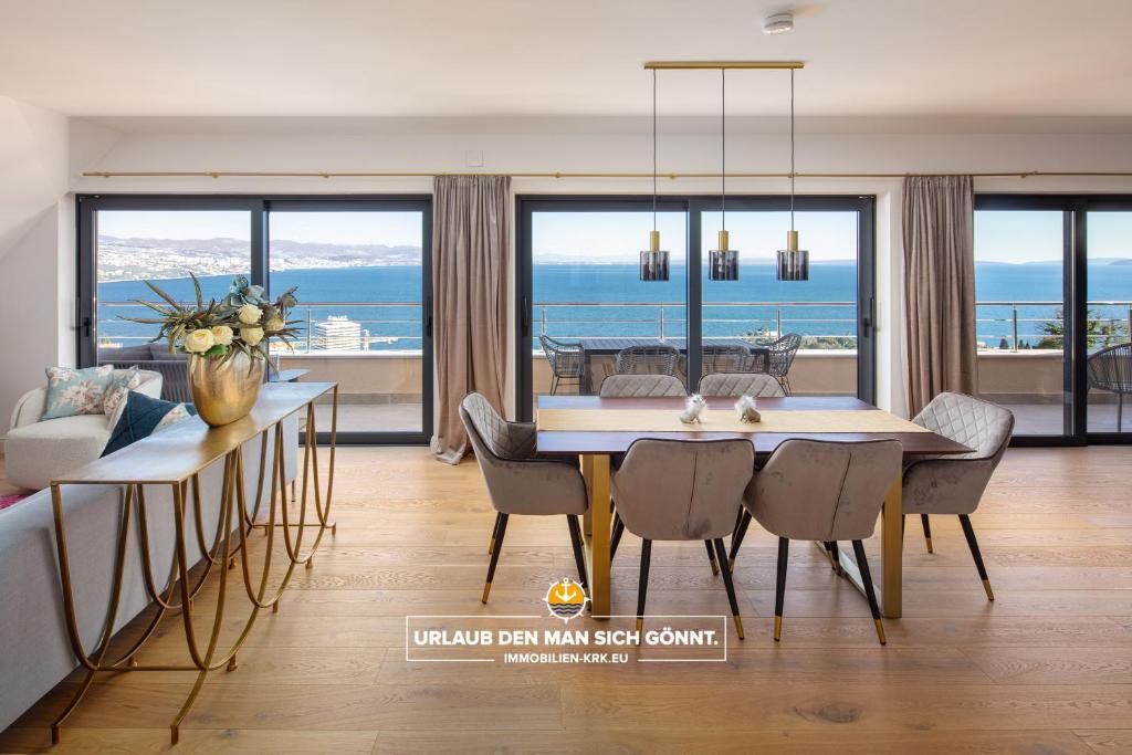 From €30 - Schindler Luxury Penthouse - Spacious Luxury Penthouse in ...
