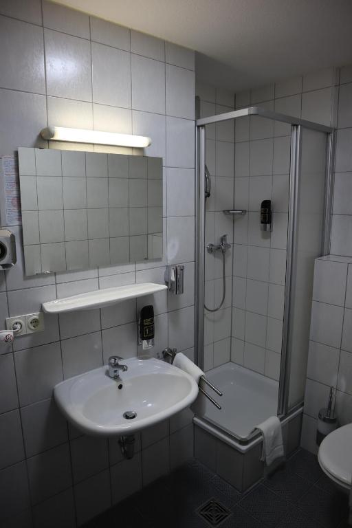 Bathroom, Avenue Hotel in Nuremberg