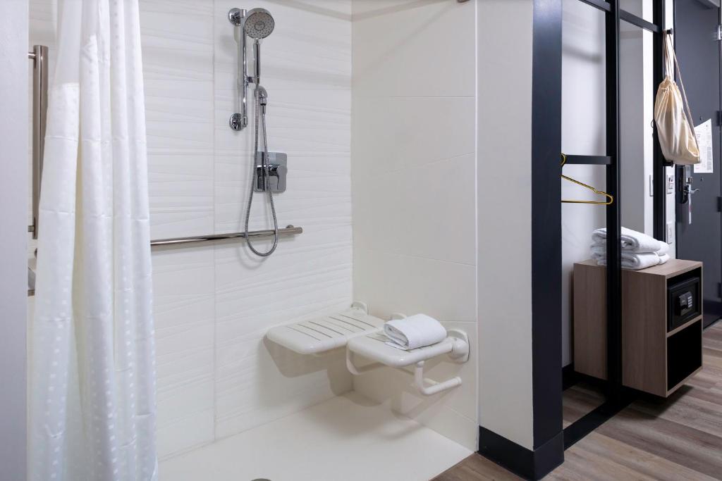 Aloft Orlando Lake Buena Vista photo