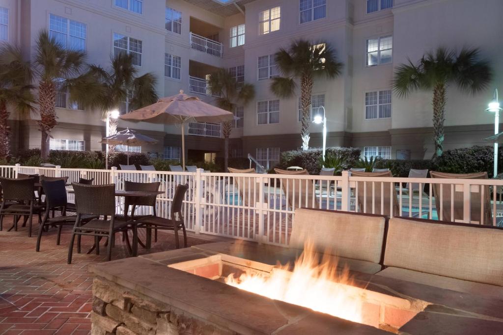 Residence Inn Charleston Downtown/Riverview photo