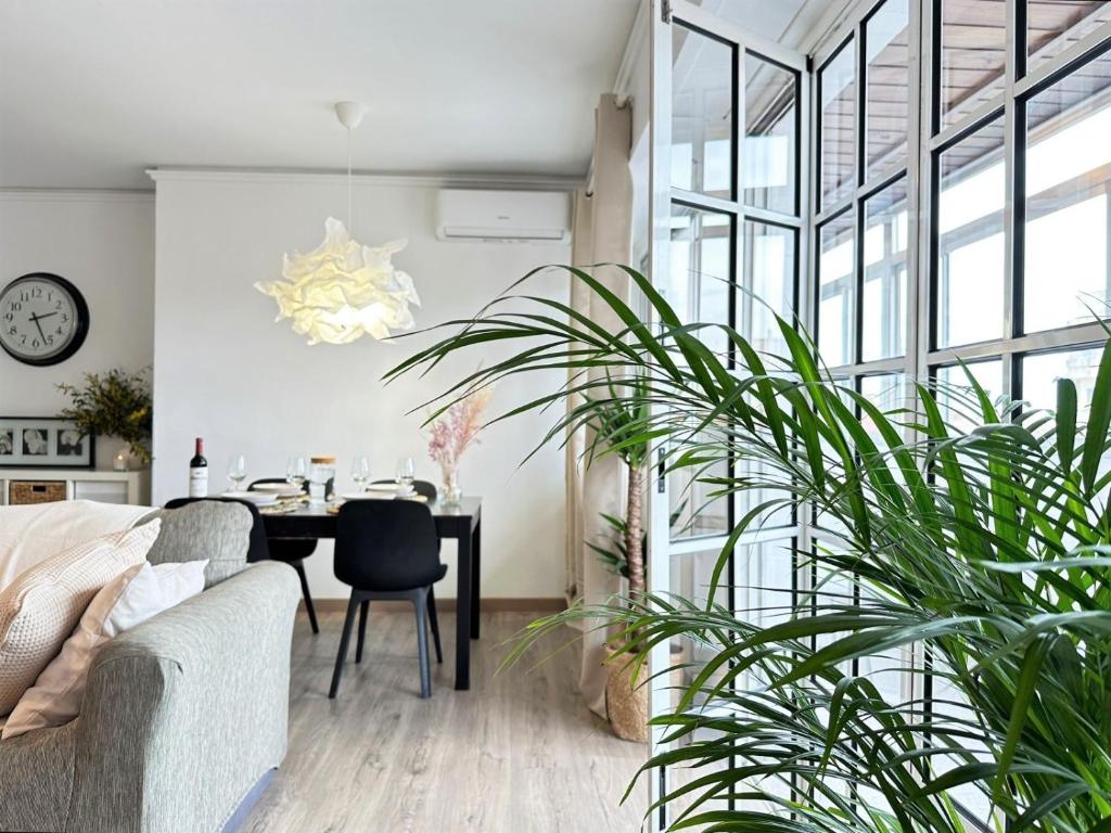 Your Sunny & Spacious Portview Home, Valencie