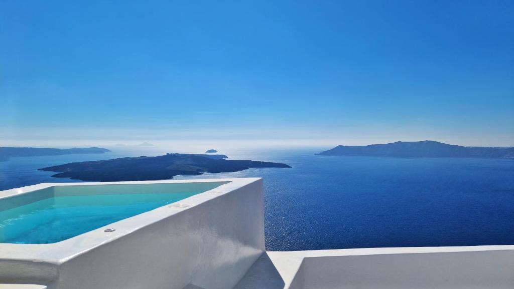 Karpimo Scenery, Firostefani