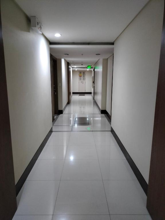 Rqui Affordable Hotel with Pool CondoTel Pasay photo