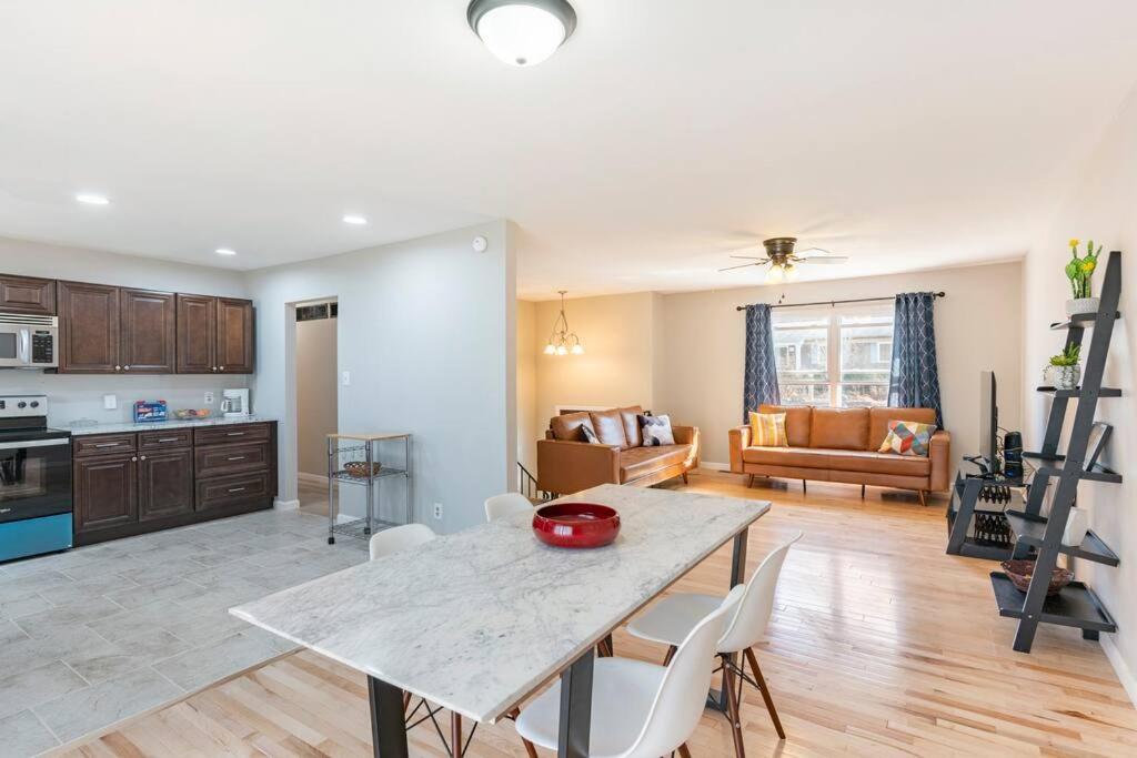 Beautiful House - Secure & Quiet -4 BR 2.5 B - 6 Queen Beds