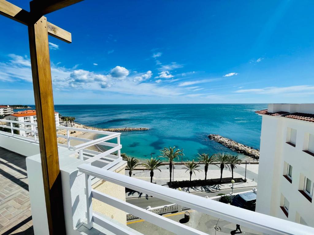 Respiro Del Mar - Beachfront Superior Apartment, L'Ametlla de Mar