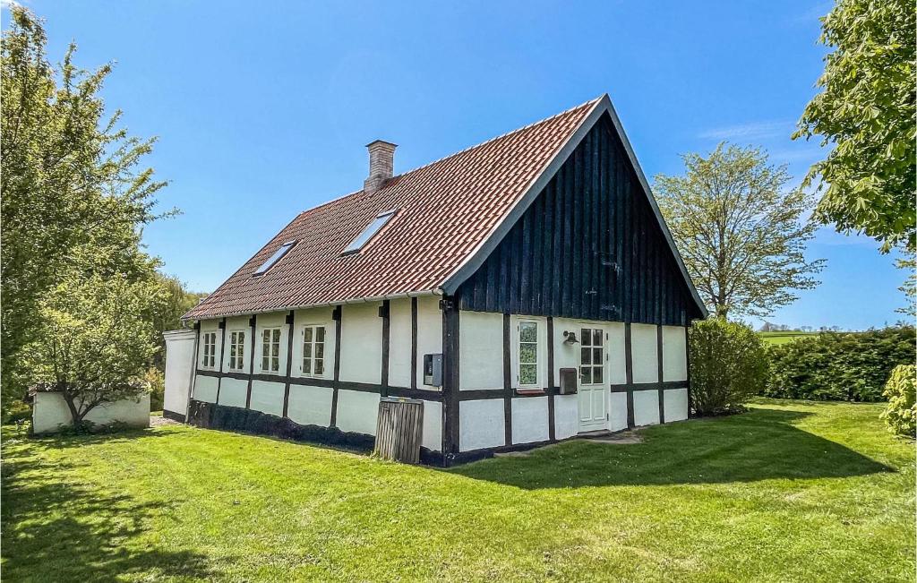 2 Bedroom Gorgeous Home In Allinge, Allinge