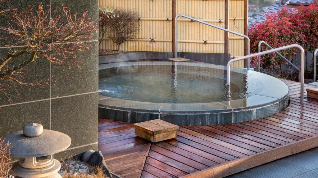 Open air bath