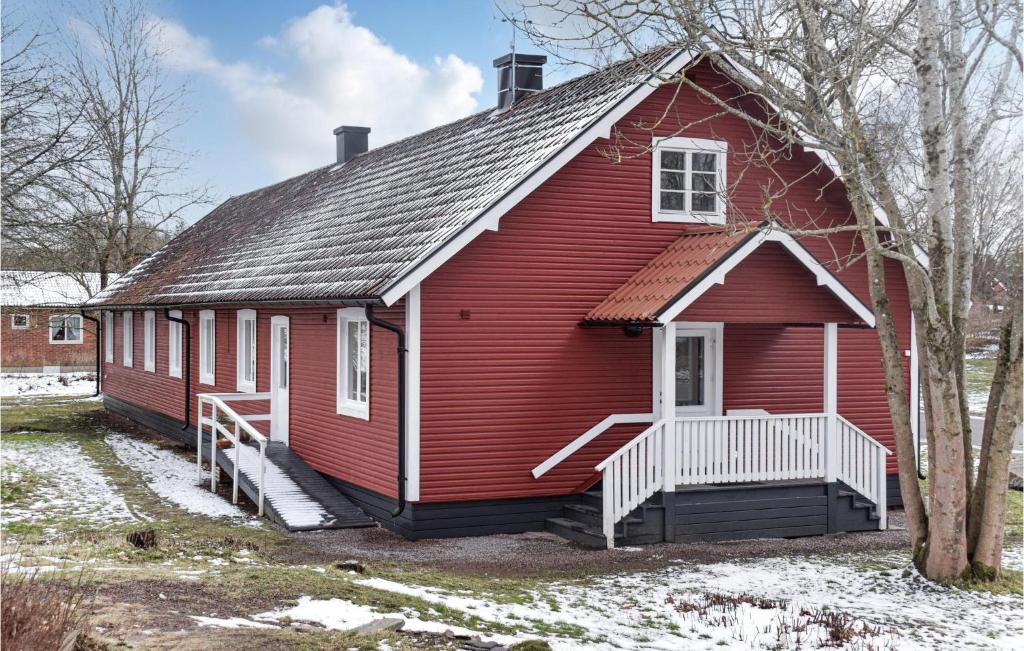 Stunning Home In Orrefors With Jacuzzi, Wifi And 10 Bedrooms