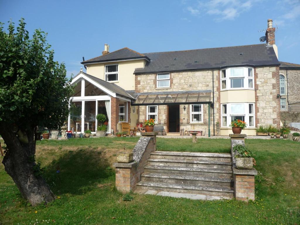 Entrance, Ivy Hall in Isle of Wight