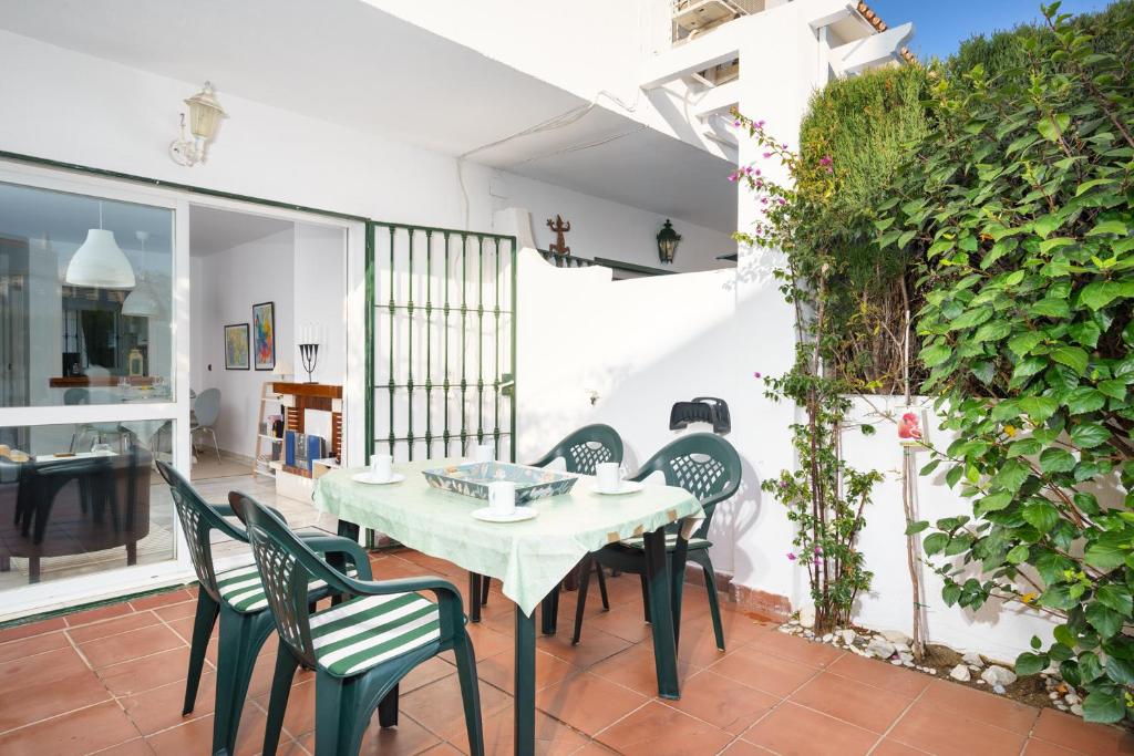 Miramar sunny patio in Fuengirola by Costarentals - Ref 79 - 4