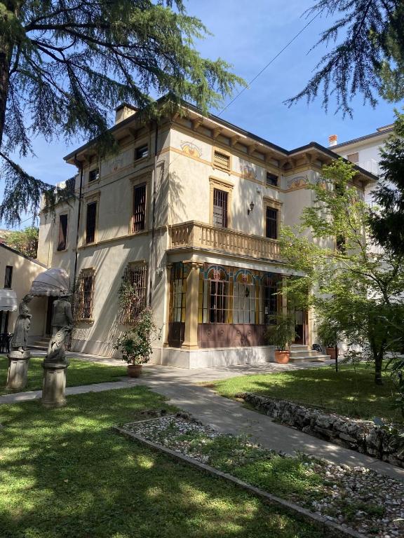 Monolocale in villa con giardino vicino al centro, Verona